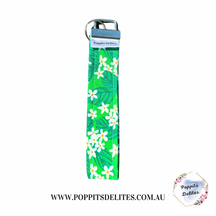 Daisy Grove Wristlet